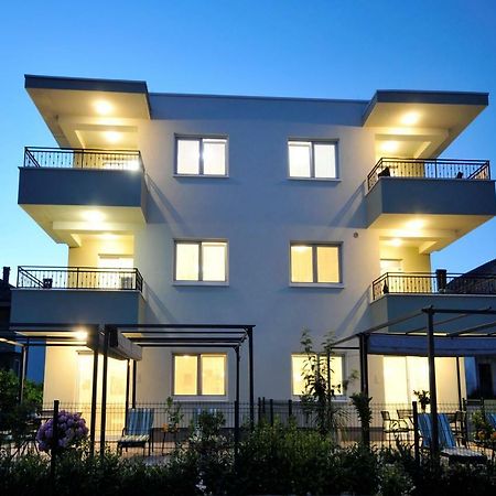 Apartments Town โตรกีร์ ภายนอก รูปภาพ