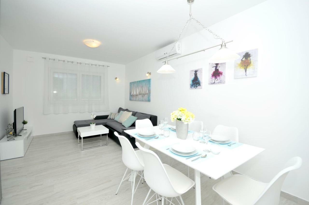 Apartments Town โตรกีร์ ภายนอก รูปภาพ